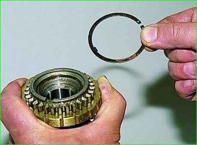 Desmontaje del eje de entrada de la caja de cambios