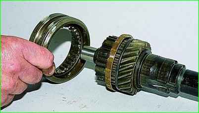 Разборка вторичного вала КПП