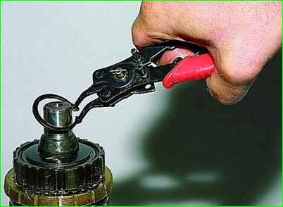 Разборка вторичного вала КПП