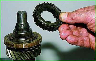 Разборка вторичного вала КПП