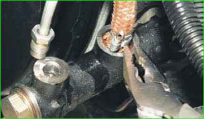 How to replace the clutch cylinders of a Niva Chevrolet