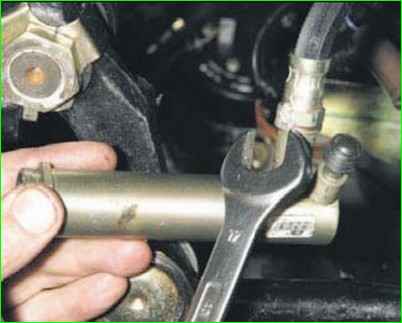 How to replace the clutch cylinders of the Niva Chevrolet