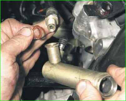 How to replace the clutch cylinders of the Niva Chevrolet