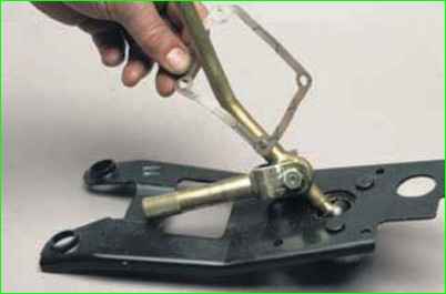 Разборка привода управления механизмом передач