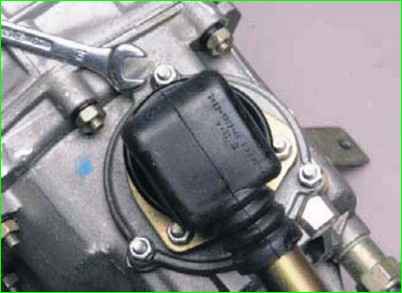 Разборка и сборка механизма выбора передач