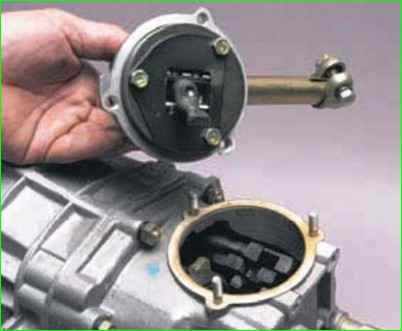 Разборка и сборка механизма выбора передач