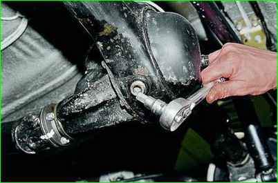 Ölwechsel in der Hinterachse