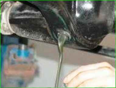 Ölwechsel in der Hinterachse