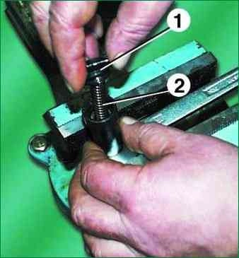 Гидронатяжитель цепи ЗМЗ-406