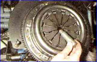 Заміна агрегатів зчеплення двигуна ВАЗ-21114