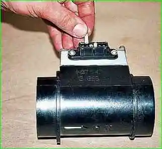 Замена датчика массового расхода воздуха ЗМЗ-406
