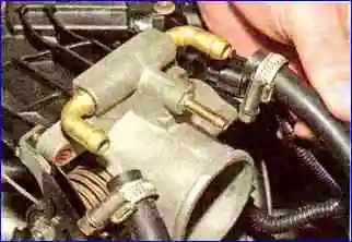 Как снять и поставить дроссельный узел двигателя ВАЗ-21114