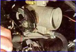 Как снять и поставить дроссельный узел двигателя ВАЗ-21114