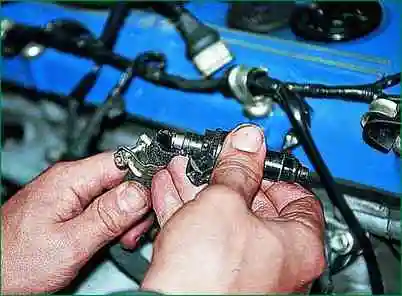 Проверка и замена форсунок ЗМЗ-406