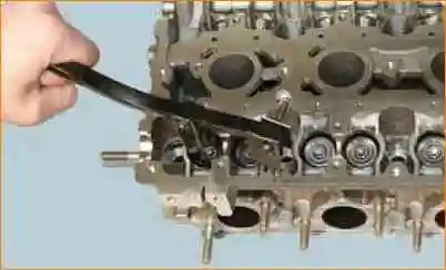 Как заменить маслосъемные колпачки двигателя ВАЗ-21126