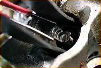 Как заменить маслосъемные колпачки двигателя ВАЗ-21126