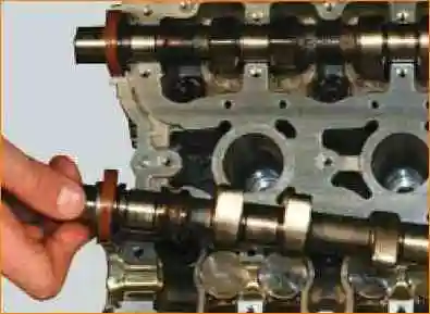 Как заменить маслосъемные колпачки двигателя ВАЗ-21126