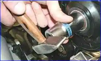 ВАЗ-21126 қозғалтқышындағы таратқыш білігінің май тығыздағыштарын ауыстыру