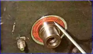 Как заменить сальник распределительного вала двигателя ВАЗ-21114