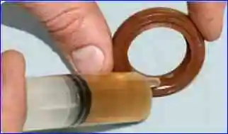 ВАЗ-21126 қозғалтқышындағы таратқыш білігінің май тығыздағыштарын ауыстыру