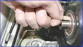 ВАЗ-21126 қозғалтқышындағы таратқыш білігінің май тығыздағыштарын ауыстыру