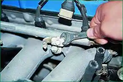 Проверка и замена форсунок ЗМЗ-406