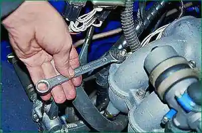 Проверка и замена форсунок ЗМЗ-406