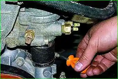 Замена термостата ЗМЗ-406