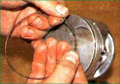 How to assemble the ZMZ-406 connecting rod and piston group