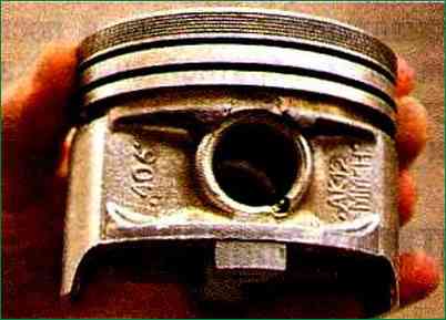 How to assemble the ZMZ-406 connecting rod and piston group