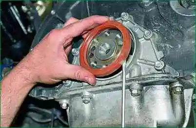 ZMZ-406 иінді білігінің май тығыздағыштарын ауыстыру