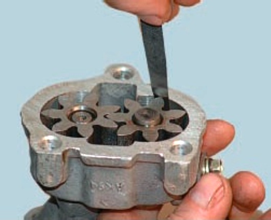 Снятие и разборка масляного насоса ЗМЗ-409