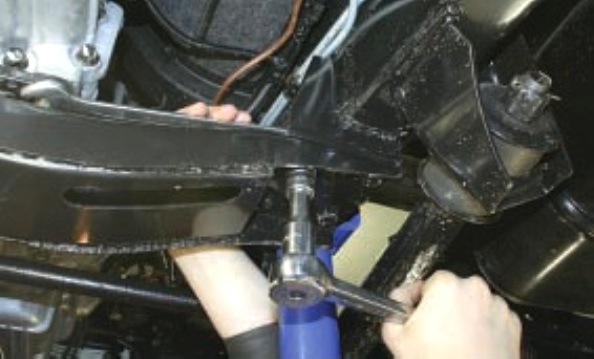 замена задней опоры силового агрегата УАЗ