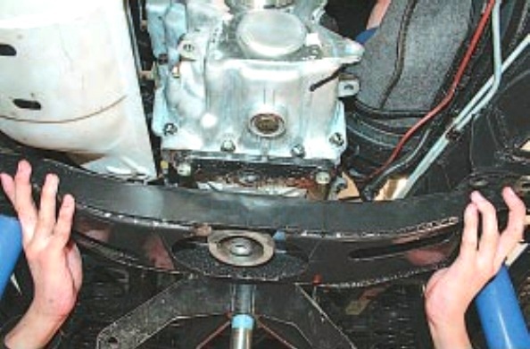 замена задней опоры силового агрегата УАЗ