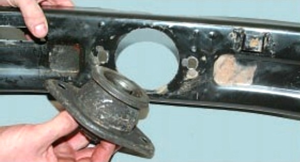 замена задней опоры силового агрегата УАЗ