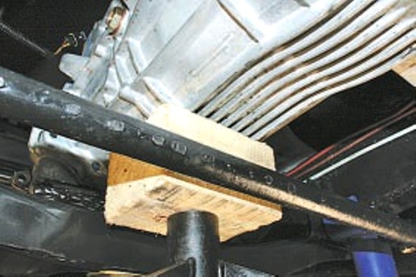 замена задней опоры силового агрегата УАЗ