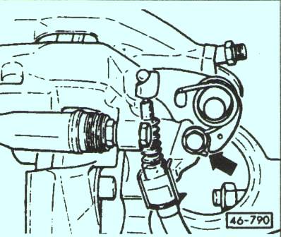 Подтянуть регулировочные гайки