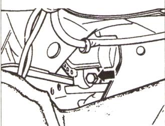 Отвернуть автомат ремней безопасности