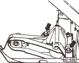 Отвернуть два крепежных болта