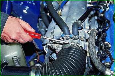 Қозғалтқыштың дроссель жинағын алу