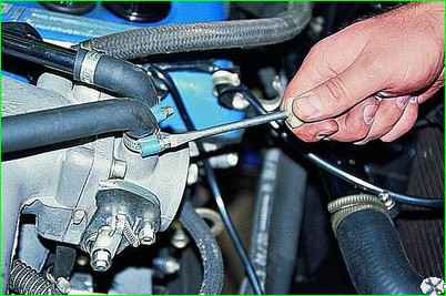 Қозғалтқыштың дроссель жинағын алу