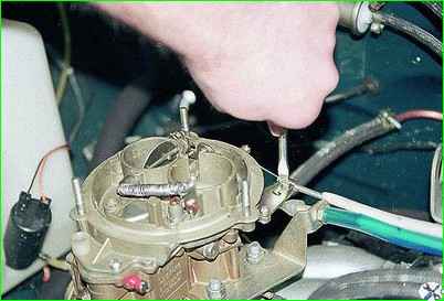 Removing the carburetor from the engine