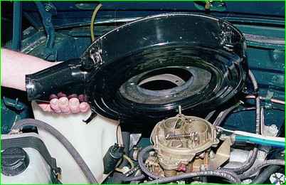 Removing the carburetor from the engine