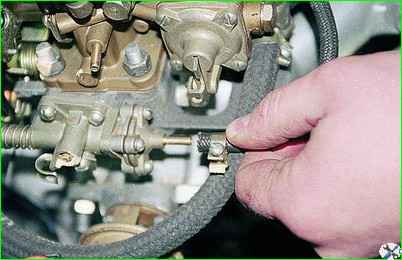 Removing the carburetor from the engine