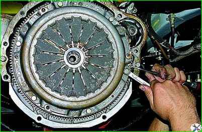 Extracción e instalación del volante