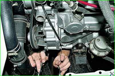 Замена и регулировка натяжения ремней привода агрегатов