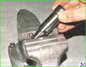 Сборка и установка натяжителя цепи