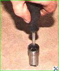 Сборка и установка натяжителя цепи