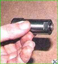 Сборка и установка натяжителя цепи