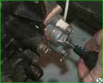 Сборка и установка натяжителя цепи